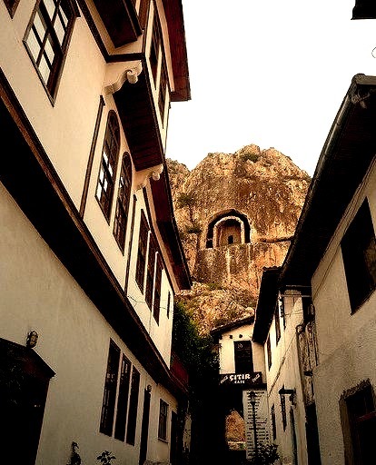 The Ottoman houses and royal cliff tombs of Amasya, northern Turkey